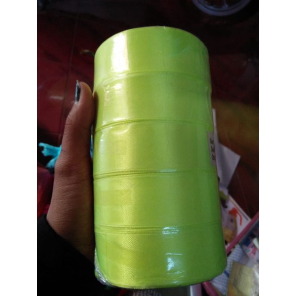 

pita satin tebal tidak brudul import tebal uk 2cm
