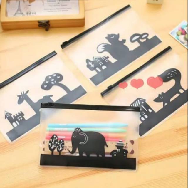 

Zipperbag tempat pensil black and white