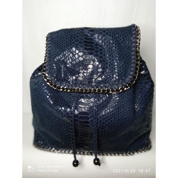 Preloved_Tas_Ransel_Wanita_Merk_FLADEO_Warna_Biru_Dongker