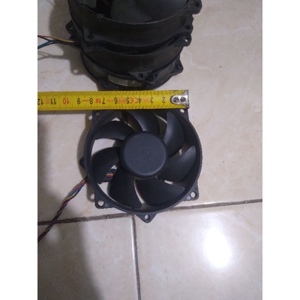 Fan Dc 12V amper rata2 pada gambar