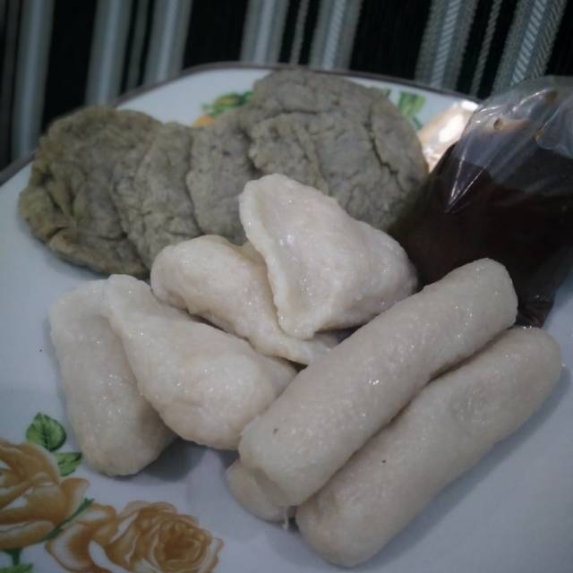 

♡Pempek Asli Tenggiri "Tobo Kito" ♡ (Paket Pempek Lenjer, Kulit dan Telur Kecil)