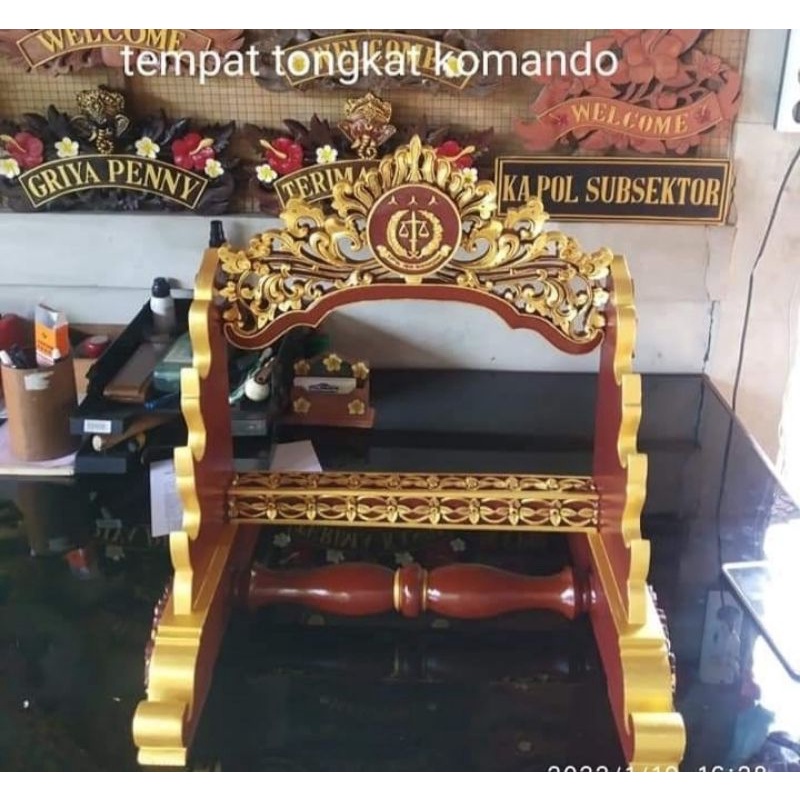 tempat tongkat komando