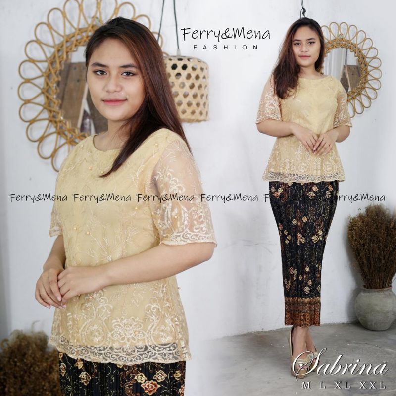 Setelan kebaya sabrina tulle//kebaya sabrina pendek//kebaya tulle pendek//kebaya modern