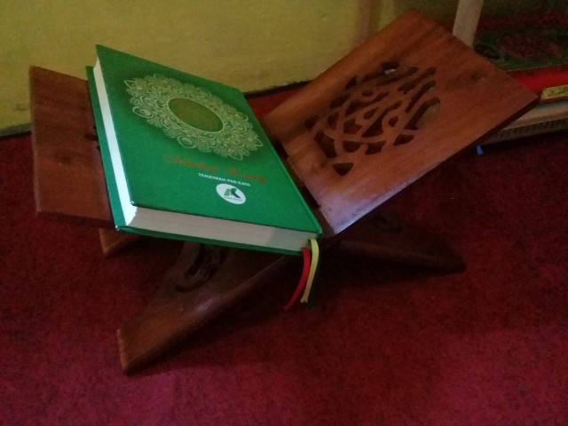 Rekal / Tatakan Al Quran Kayu Jati Campuran Ukuran Lebar 20 Cm