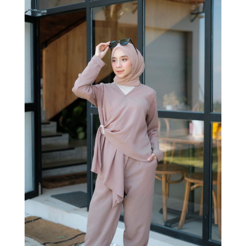 Feelin Sett / Pakaian Wanita