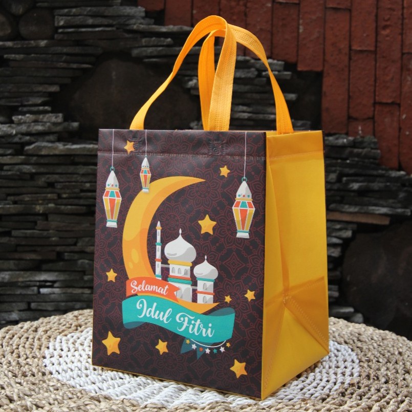 

Tas Goodie Bag Spundbond Bingkisan Parsel Idul Fitri Lebaran Printing Laminasi 30x24x20 Sulemn