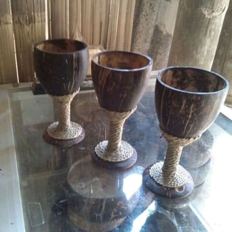cangkir/gelas kopi/wine batok kelapa unik jadul natural alami menggunakan tiang