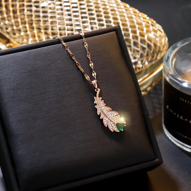 Kalung Wanita elegan titanium lapis emas 18k model Gaya baru yang indah, mulia dan mewah  731#