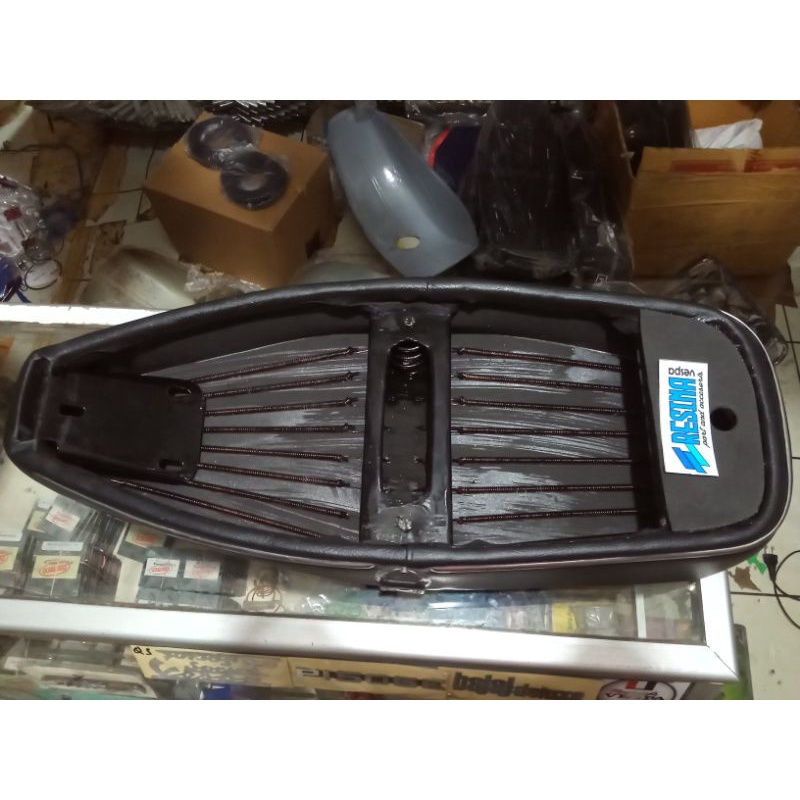 Jok Piaggio Vespa model cafereser RV1 italy kualitas bagus dan presisi