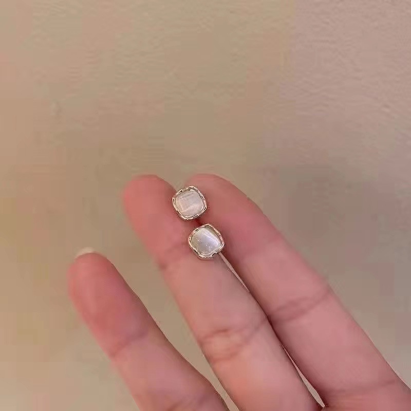 Anting Tusuk Bentuk Segitiga / Bulat / Kotak Hias Opal Untuk Wanita