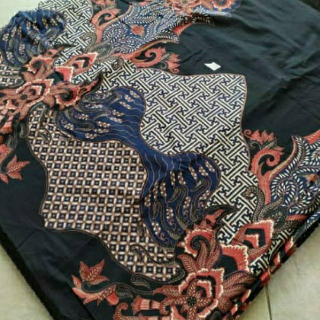Kain batik solo motif kotak hitam