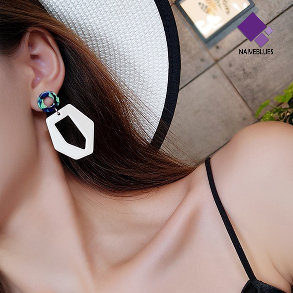 Anting Stud Panjang Bentuk Hexagon Hollow Lingkaran Bahan Akrilik Untuk Wanita