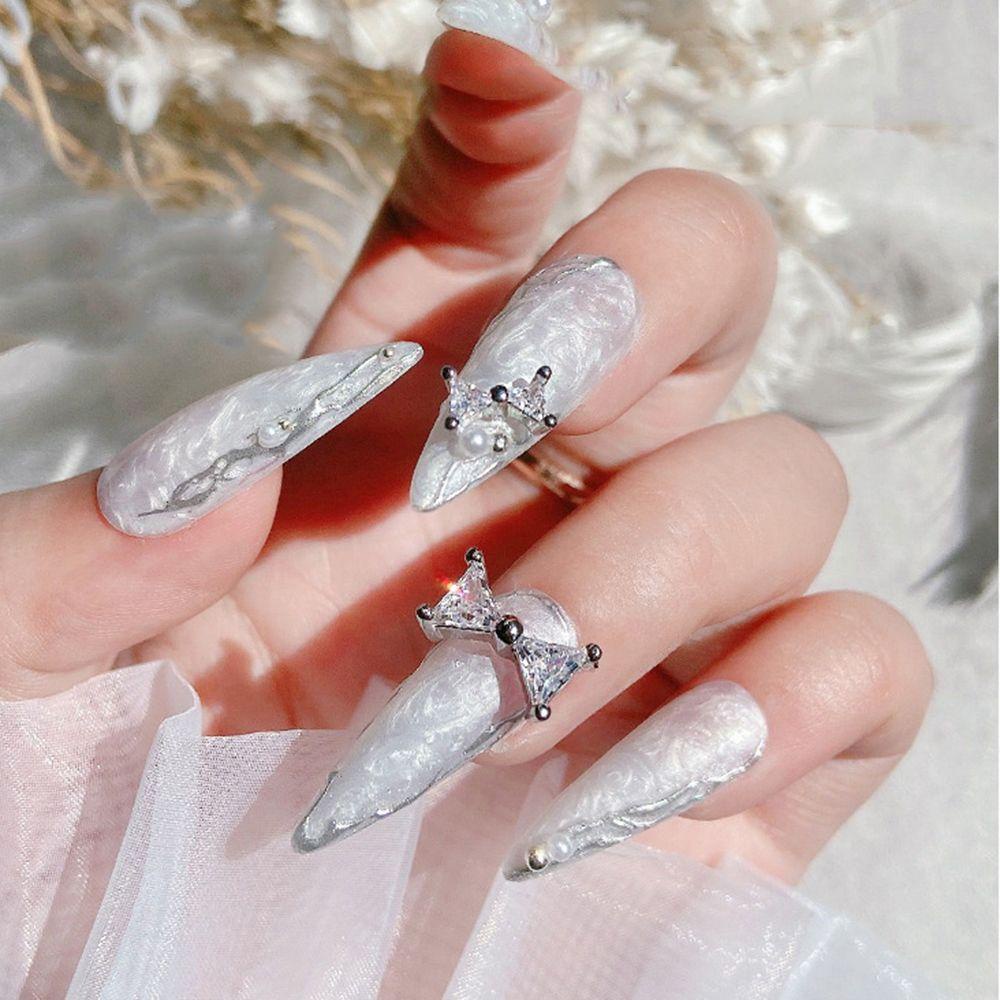 AUGUSTINA Agustin 3D Dekorasi Nail Art Emas Zirkon Wanita Segitiga Ikatan Simpul Hiasan Kuku Flash Alloy Nail Art Berlian Imitasi