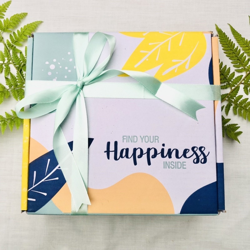 

BOX HAPPINESS 22X22X7/ KOTAK KADO/ GIFT BOX/ KOTAK HAMPERS