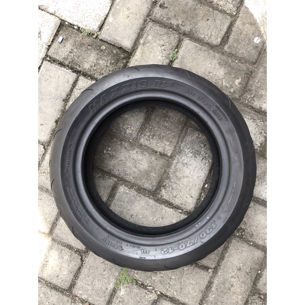 ban maxxis r1 uk 130/70/12