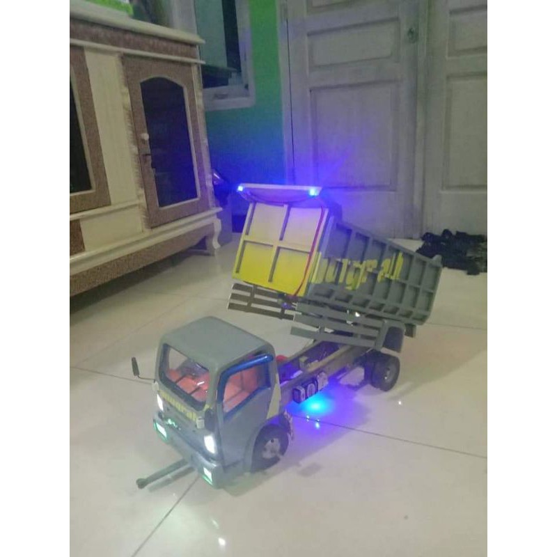 miniatur dump truk