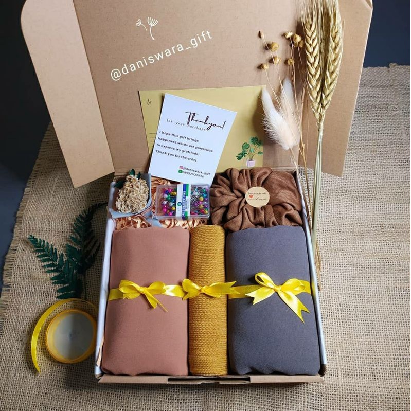 

HAMPERS KADO ULTAH CEWEK HIJAB MURAH