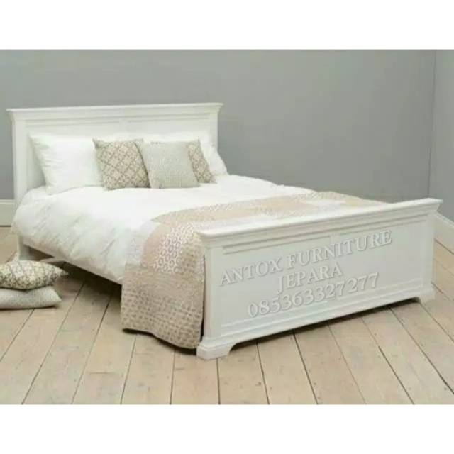 Tempat tidur minimalis cat duco gold