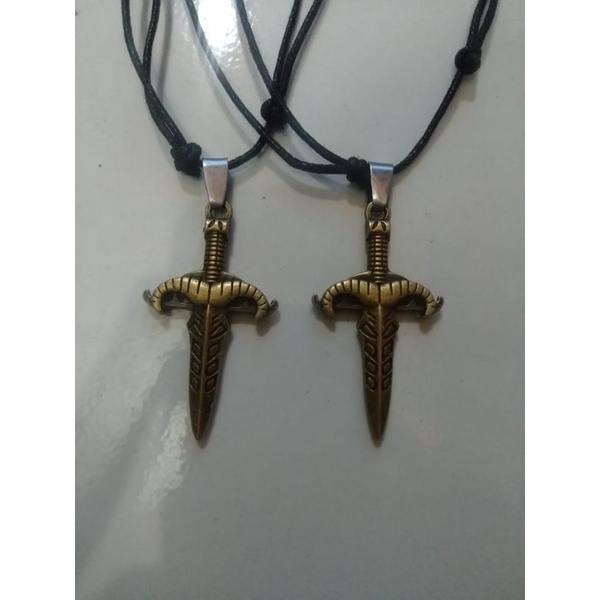 kalung pisau