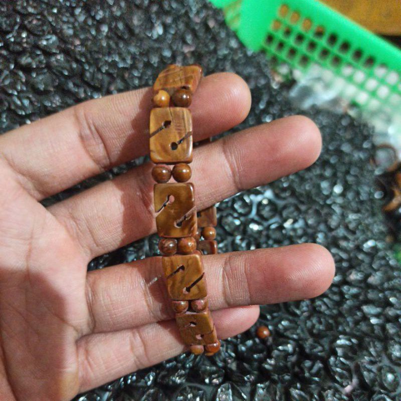 gelang kayu kokka huruf S kaukah