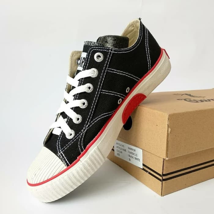 Sepatu Warior Clasic Hitam Putih Low