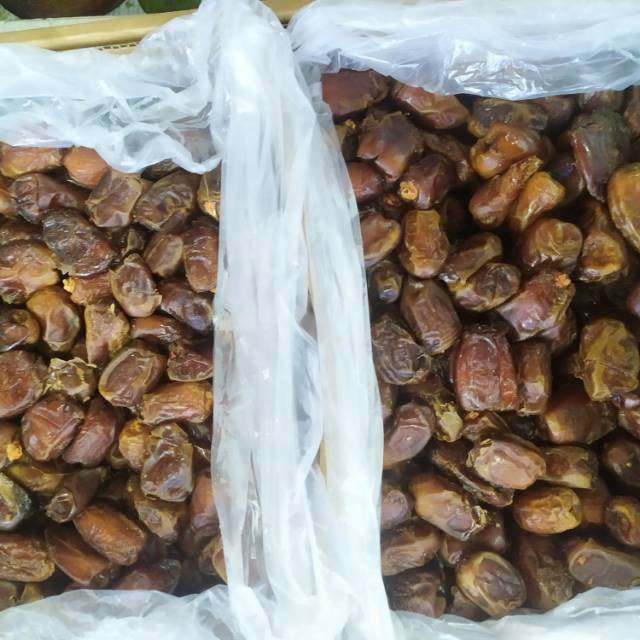 

BUAH KURMA MESIR KURMA MADU GOLDEN VALLEY 250GR