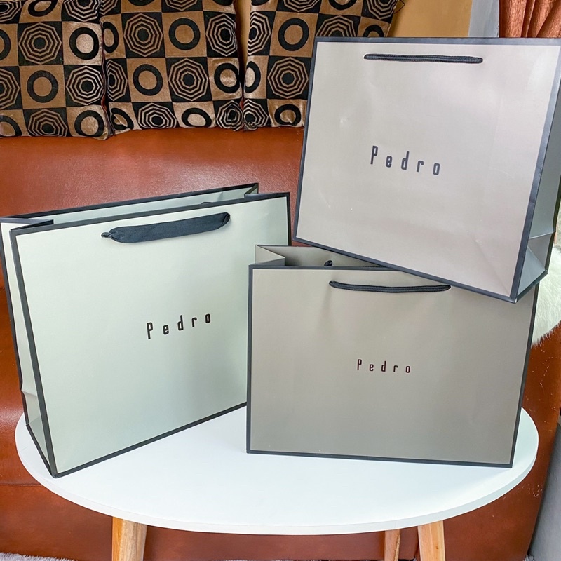 

Paperbag Pedro ready 3 size Bungkus Hadiah Mall untuk Tas Kado Paper Bag Abu Simple