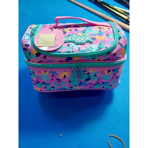 Smiggle illusion lunchbox lunch bag tas bekal unicorn cat abstract grey soccer game