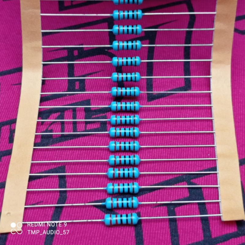 Resistor 220 Ohm 1/2 Watt