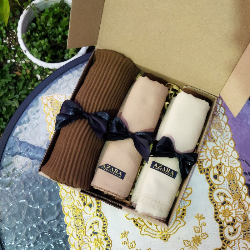 HAMPERS PASHMINA FULL PLISKET DAN SEGIEMPAT AZARA