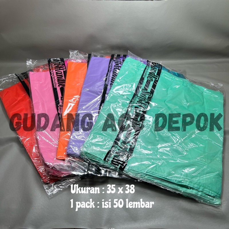 

Shopping Bag / Kantong Souvenir Polos 35x38 @50 Lembar /Kantong Baju Handle polos