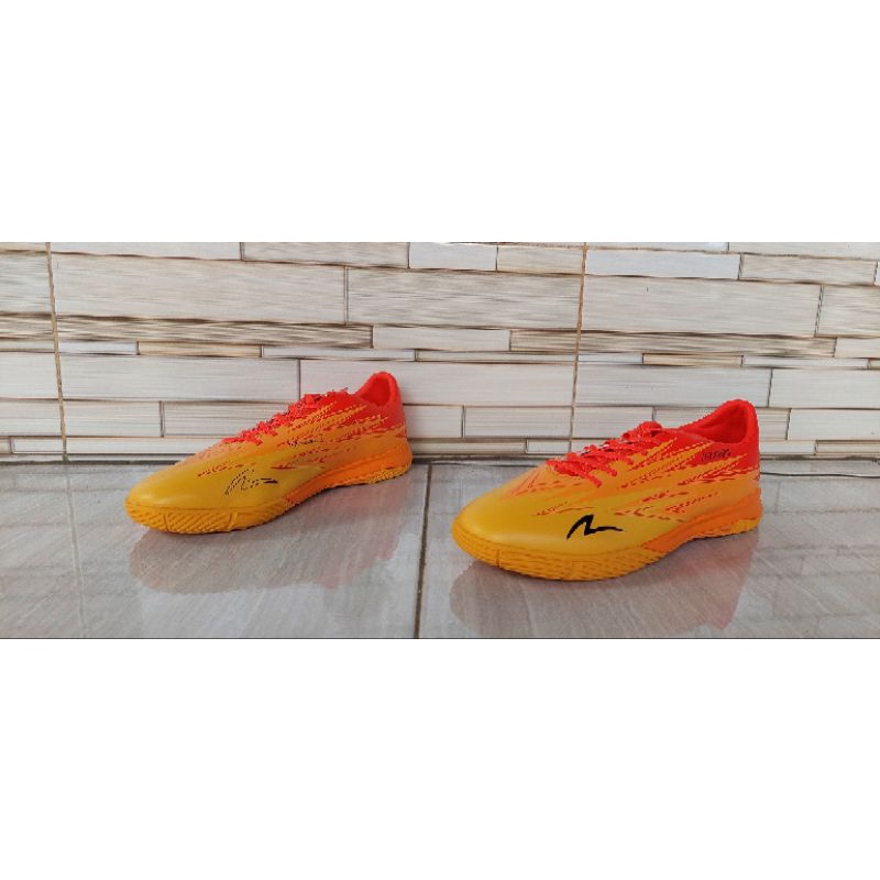 Sepatu Futsal Specs Lightspeed 3 IN Saffron