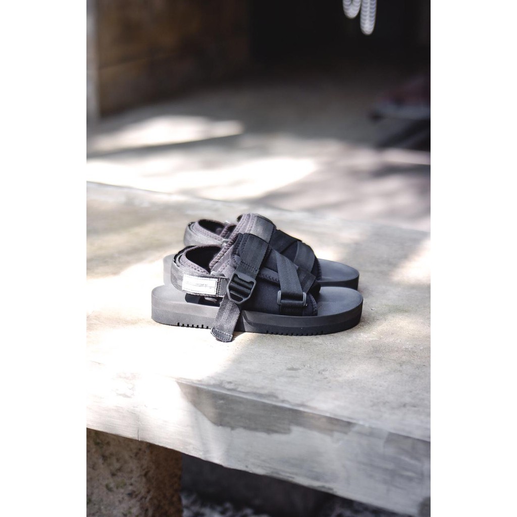 SANDAL KASUAL PRIA WANITA VOLKERFOOTWEAR ARTIKEL MOCK UP FULLBLACK SOLECUTE