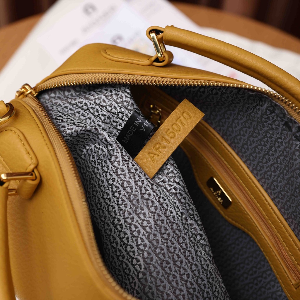 FAST DELIVERY JP 20267 AIGNER ROMA Handtasche Gleeneagle Modeling Handbags A Grained Cowhide 20267