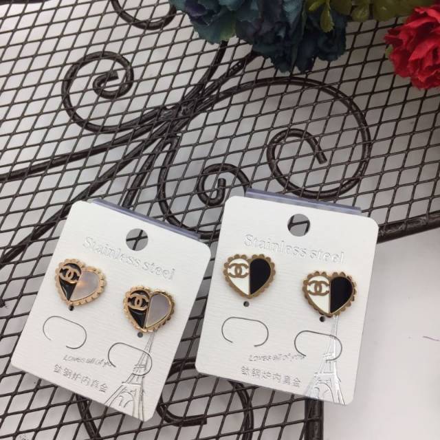 Anting Channel motif Love anti karat 09