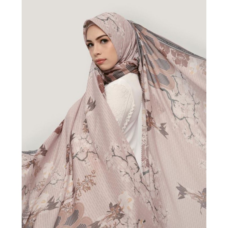 Rafflesia Scarf Wearing Klamby