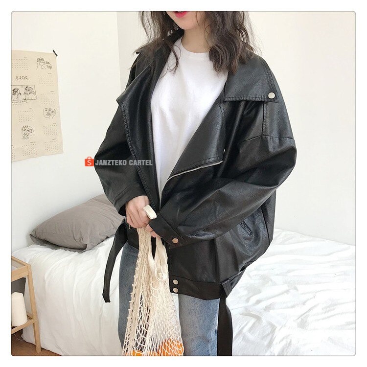 JNK x LOVI - Jaket Oversize Wanita Semi Kulit Sintetis Viena Faux Synthetic Leather Jacket Women Big Size Oversized Besar Rock N Roll Rocker Ladies Girls Outfit Hijab Korea KPOP Style Longsleeve Tangan Panjang Sabuk Saku Pocket Zipper Resleting Biker 2021