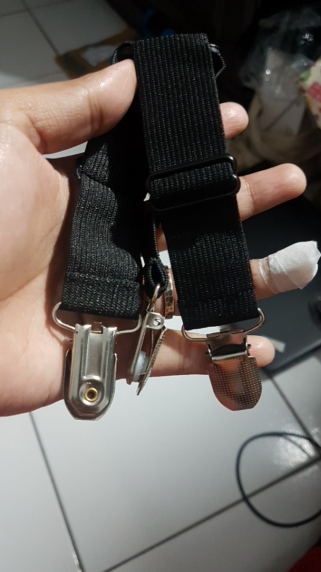 1 Set Jepitan Sprei (isi 4 Pcs) Penjepit Sprei Pengait Ujung Sprei Penjepit Sudut Sprei Ds680a