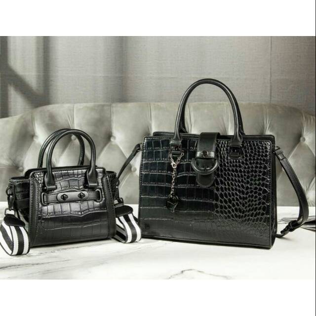 Tas Wanita Bag Aigner KIRA Grained with mini swagger
Series 3446-44 Tas Import Tas Murah