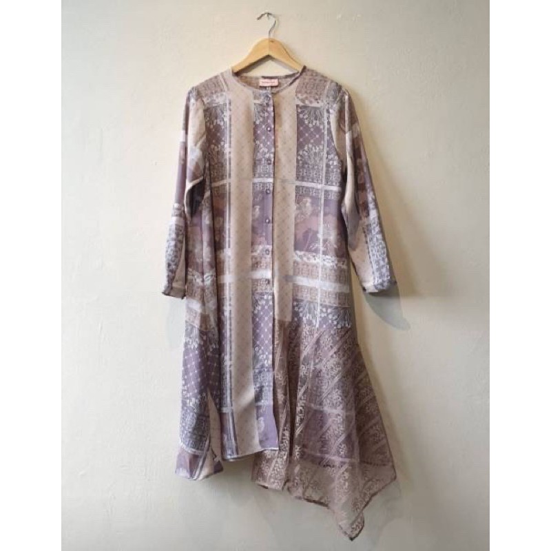 TESIAS TUNIK RIA MIRANDA