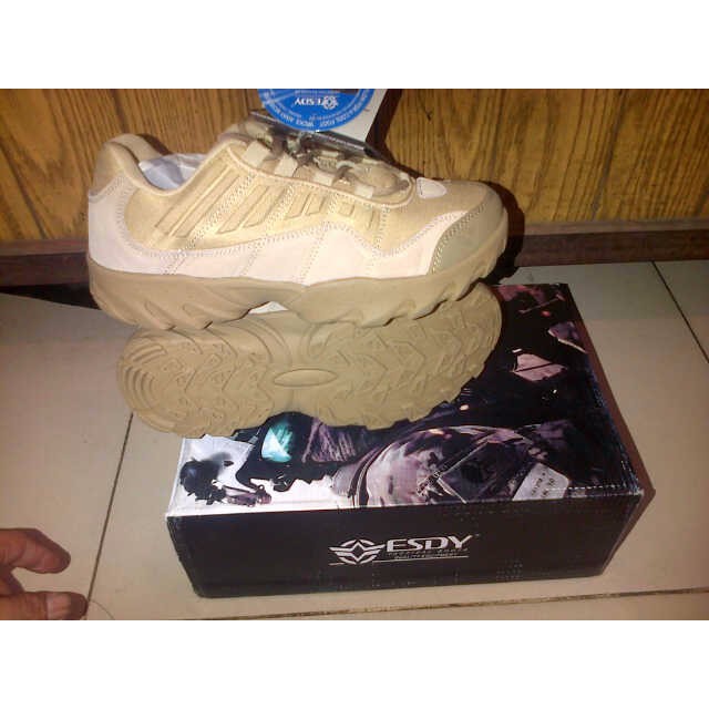 SEPATU KETS ESDY