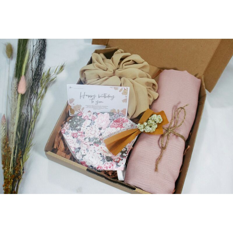 

KADO MURAH / KADO UNIK / GIFT BOX / BIRTHDAY / WEDDING / GRADUATION