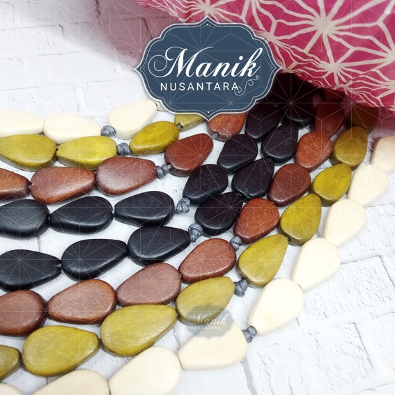 Manik Nusantara  Tetes Teardrop Kayu Pipih Hitam / Coklat Mahogany / Krem Ivory 15mm