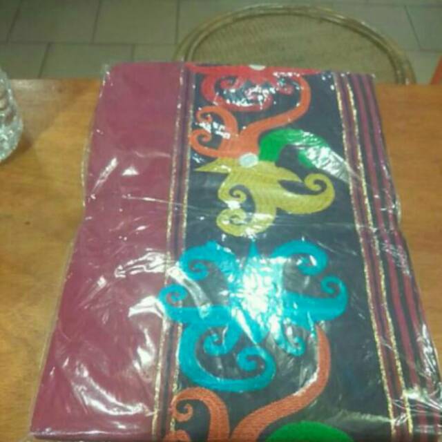 Kain tenun Baron khas kalimantan dayak