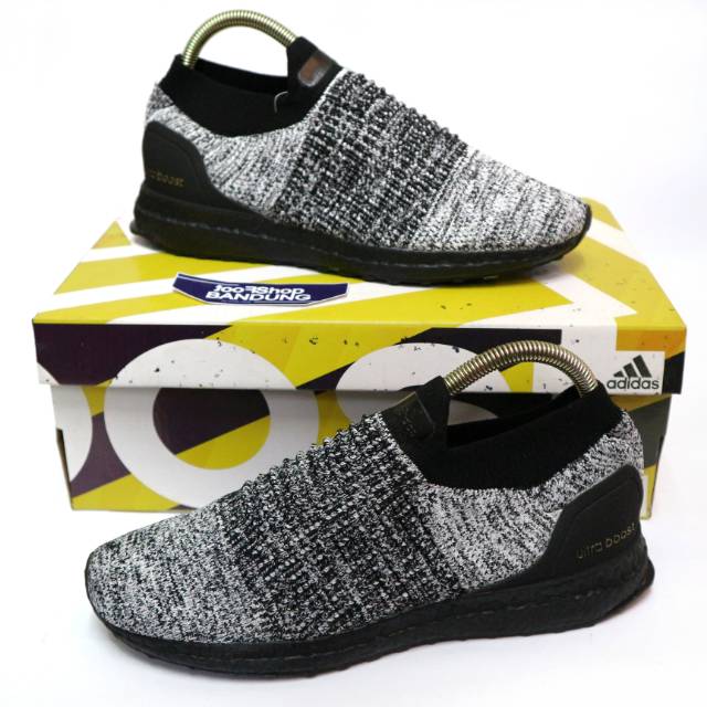 ultra boost laceless oreo
