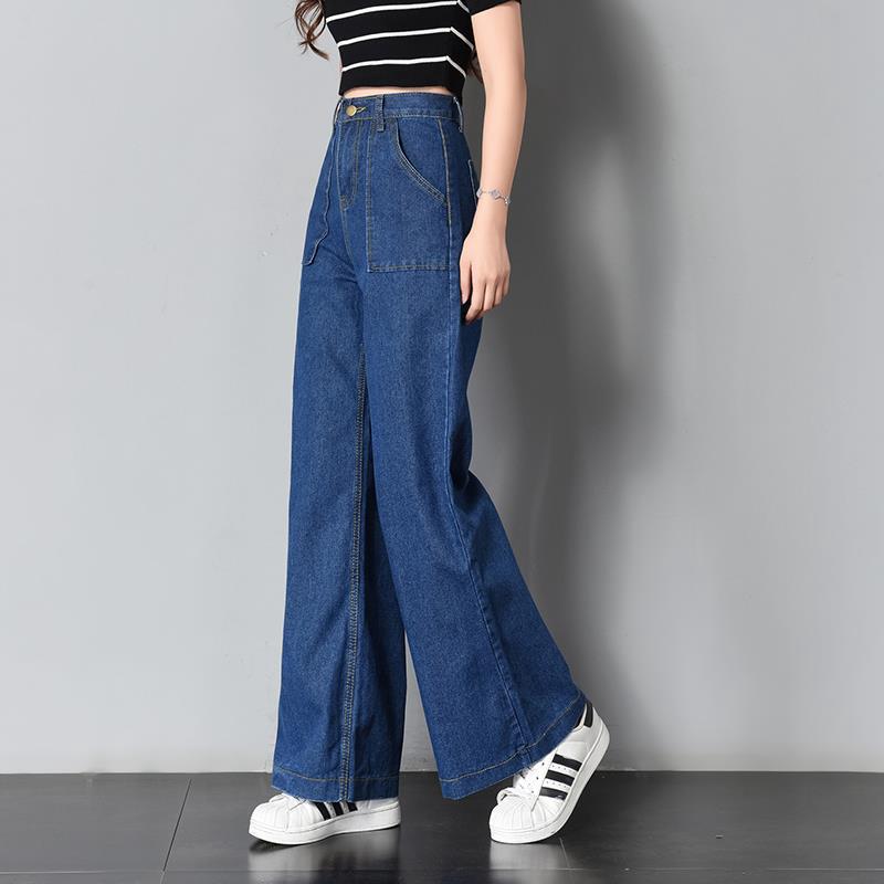  Celana  Jeans  Wanita  Model  High Waist dan Ripped  dengan 
