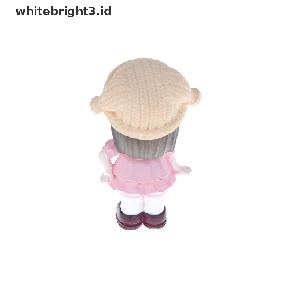 (whitebright3.id) Miniatur Pasangan Dengan Topi Bahan Resin Untuk Dekorasi Taman Mini