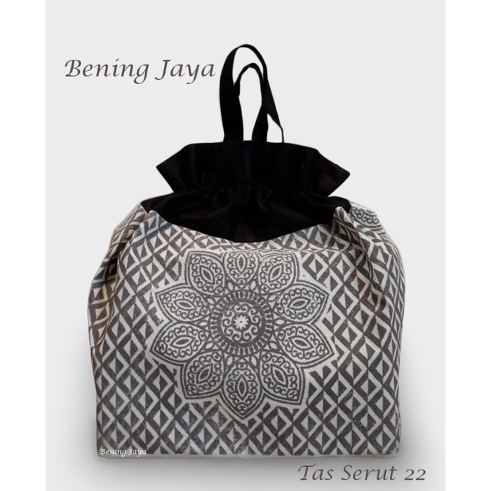

TERBARU Tas Hajatan Spunbond Serut Motif Bawah 22 cm
