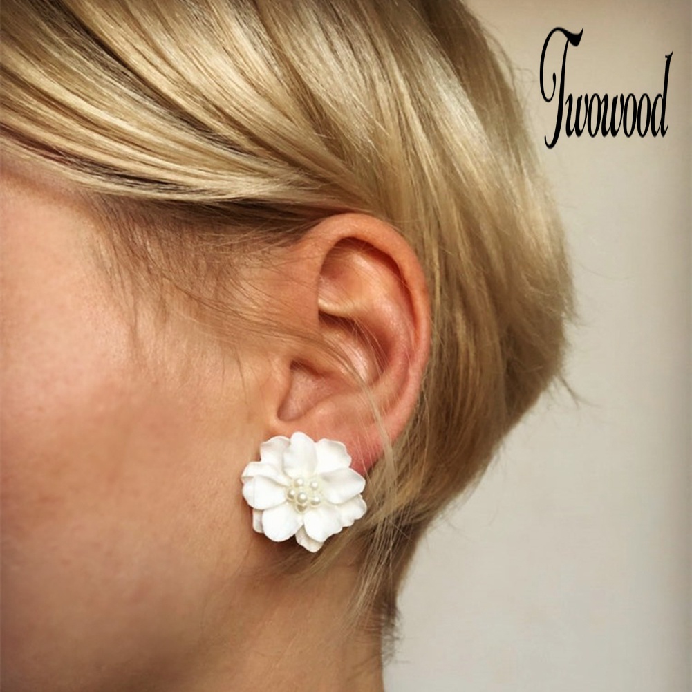 Anting Stud Bentuk Bunga Aksen Mutiara Imitasi Bahan Resin Untuk Wanita