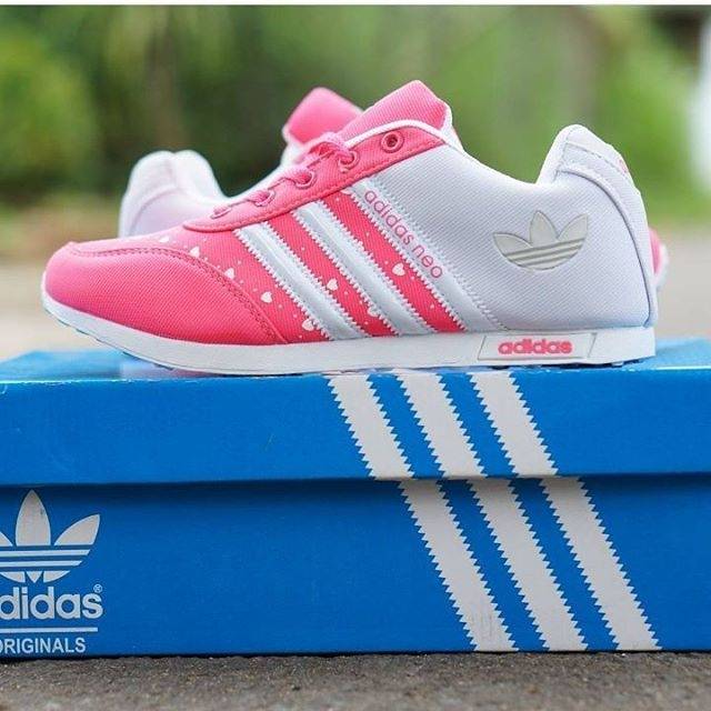 SEPATU CASUAL WANITA ADIDAS NEO